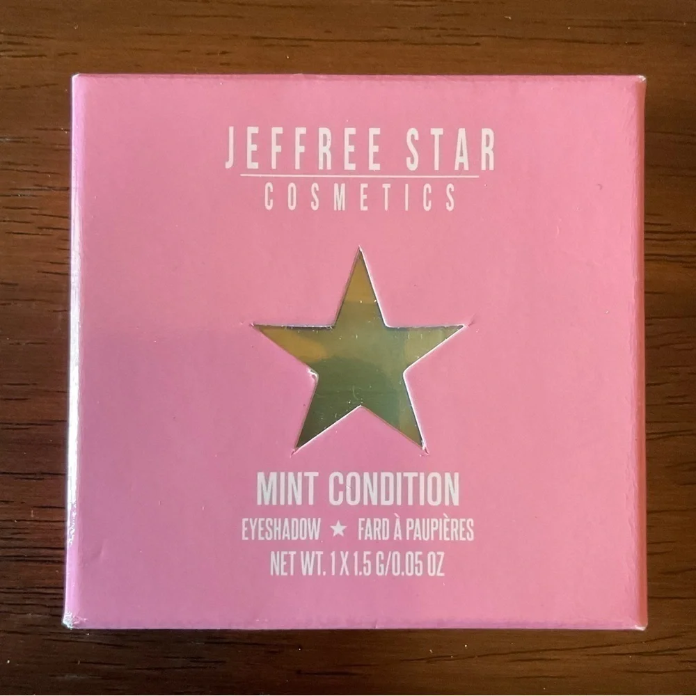 Jeffree Star Artistry Single Pan Eyeshadow in the color Mint Condition